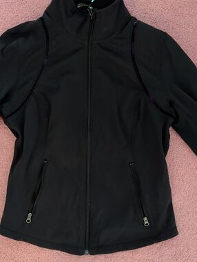 Titika zip Up